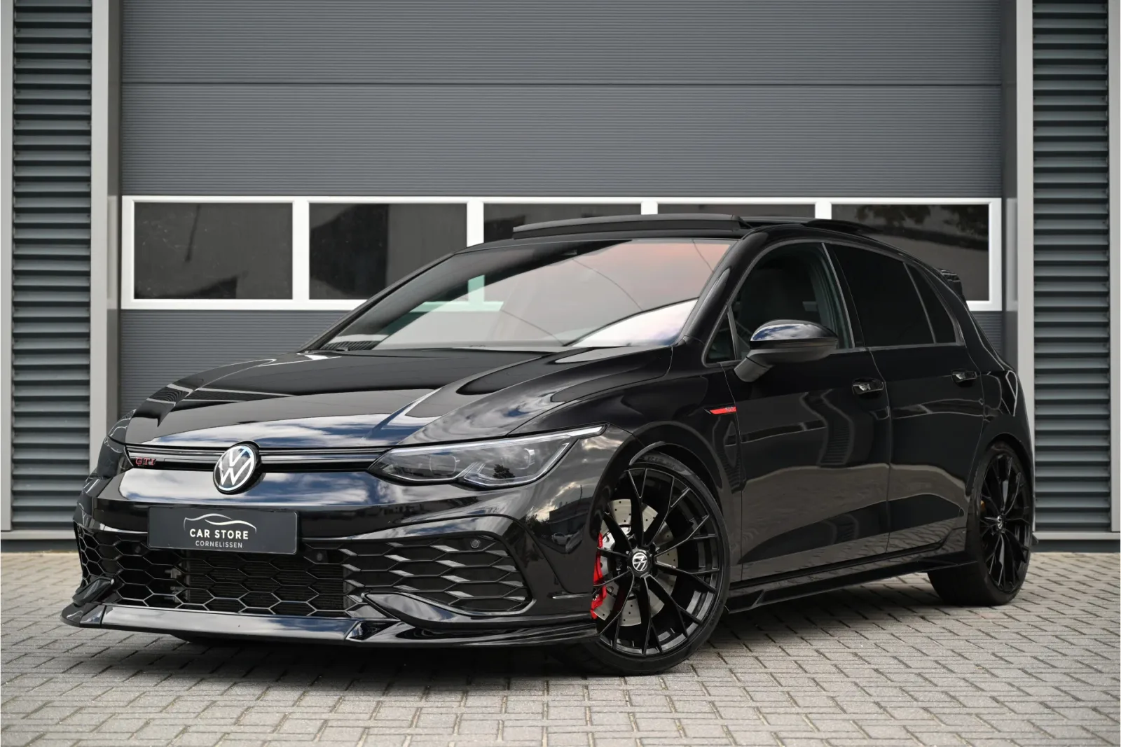 Volkswagen Golf (2021) — foto 1