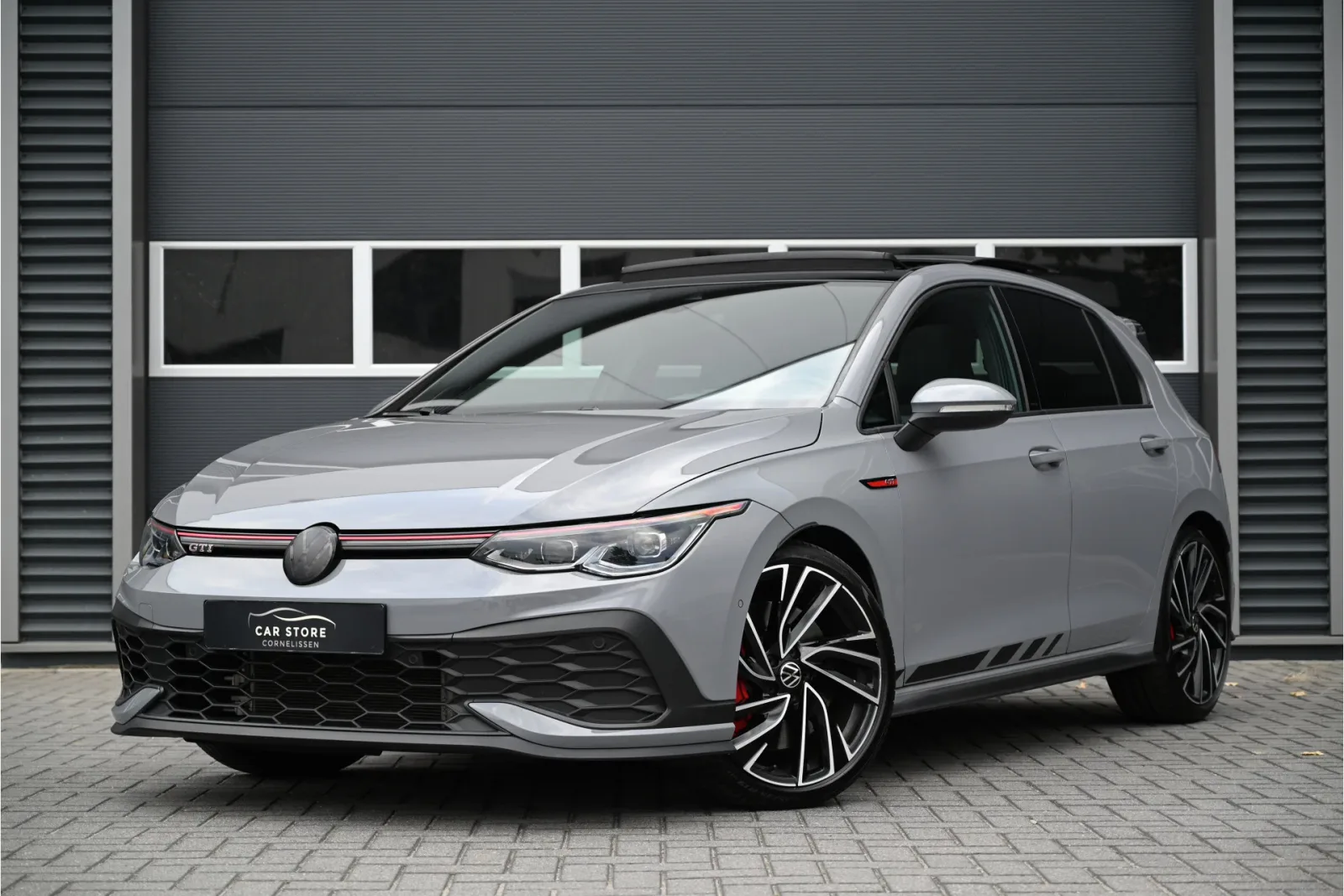 Volkswagen Golf (2021) — foto 1