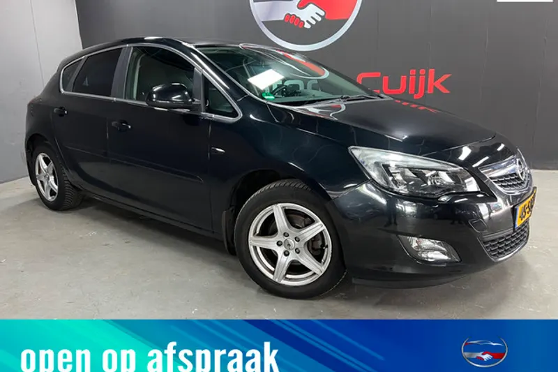 Opel Astra (2011)