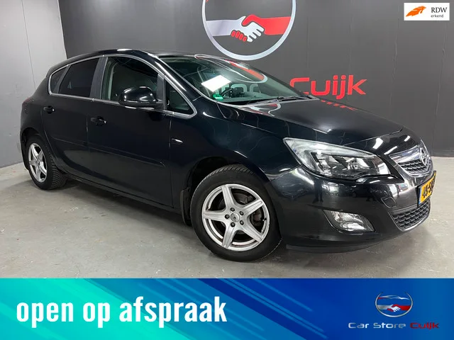 Opel Astra (2011) — foto 1