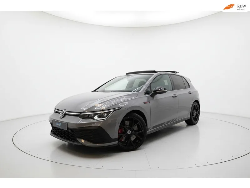 Volkswagen Golf (2023) — foto 1