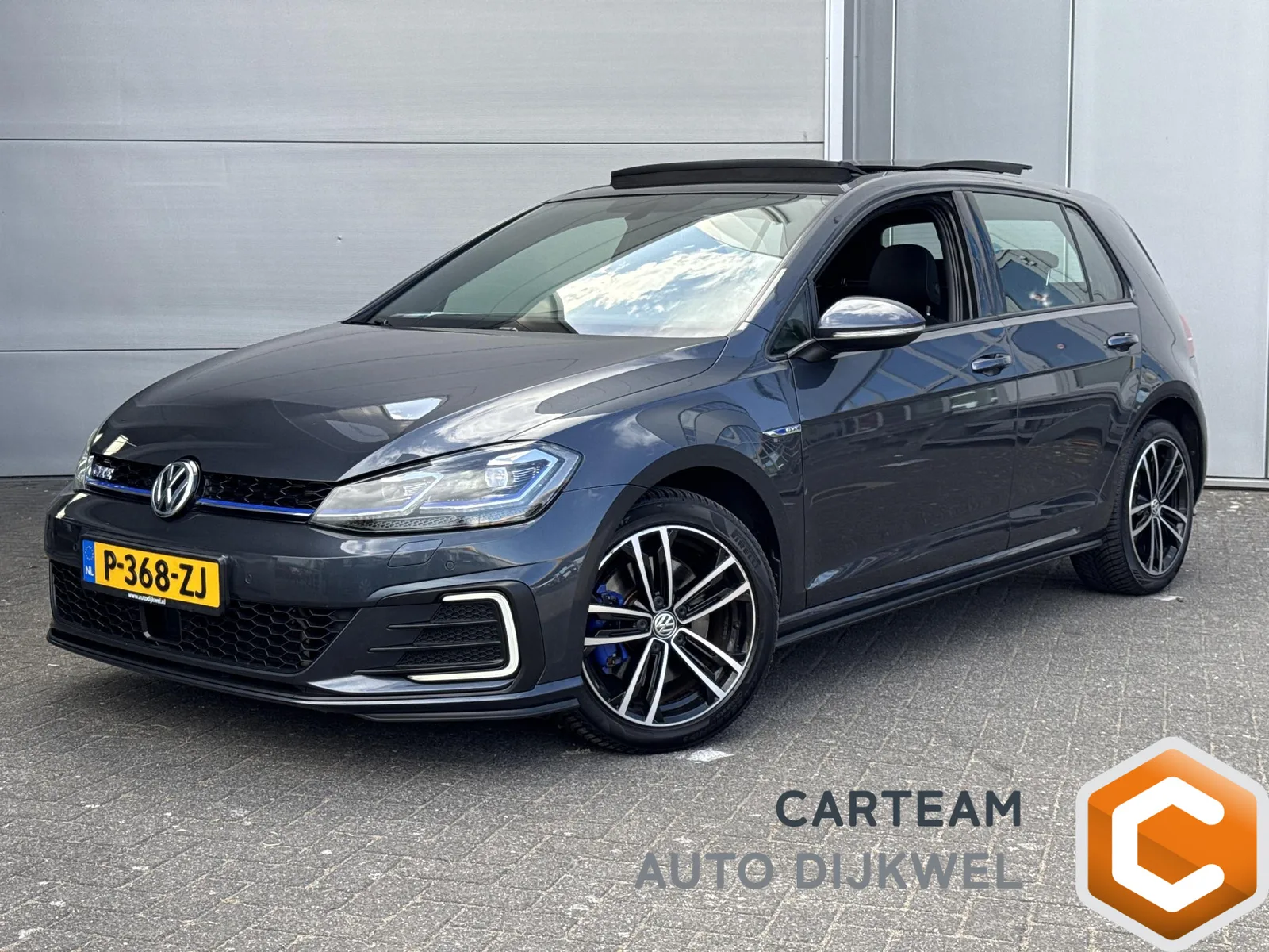 Volkswagen Golf (2018) — foto 1