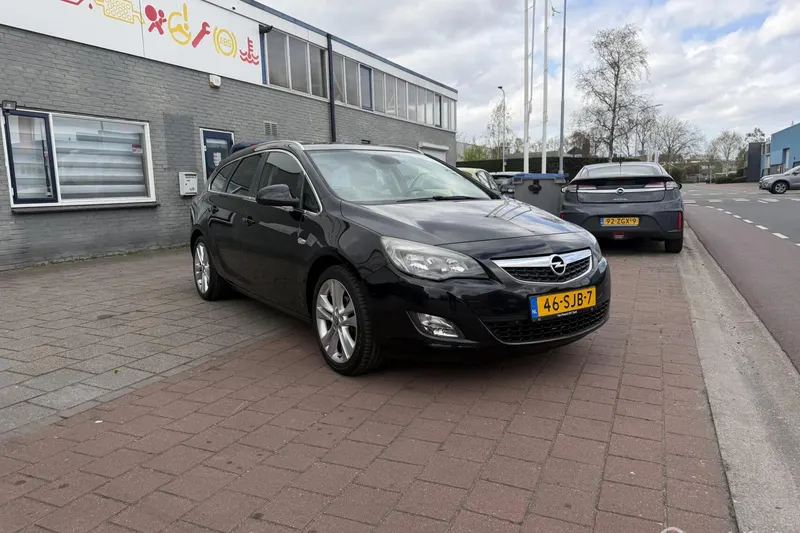 Opel Astra (2011)