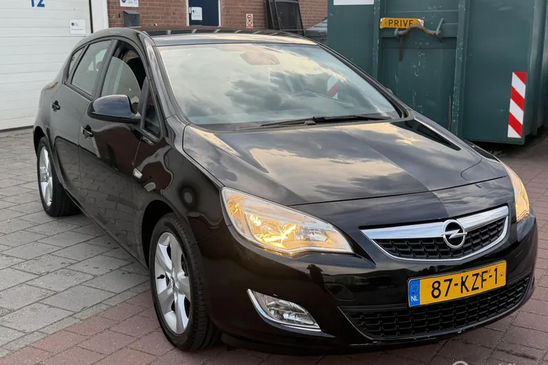 Opel Astra (2010)