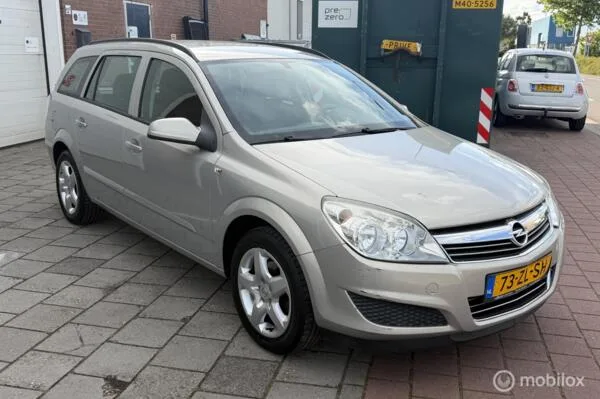 Opel Astra (2008) — foto 1