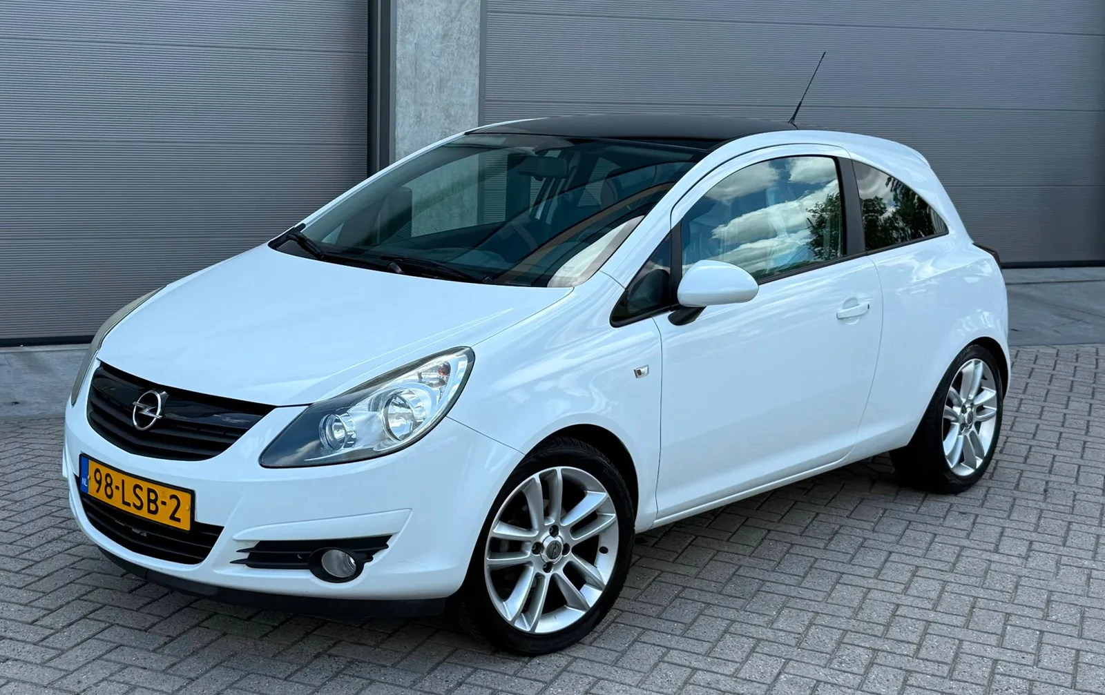 Opel Corsa (2010) — foto 1