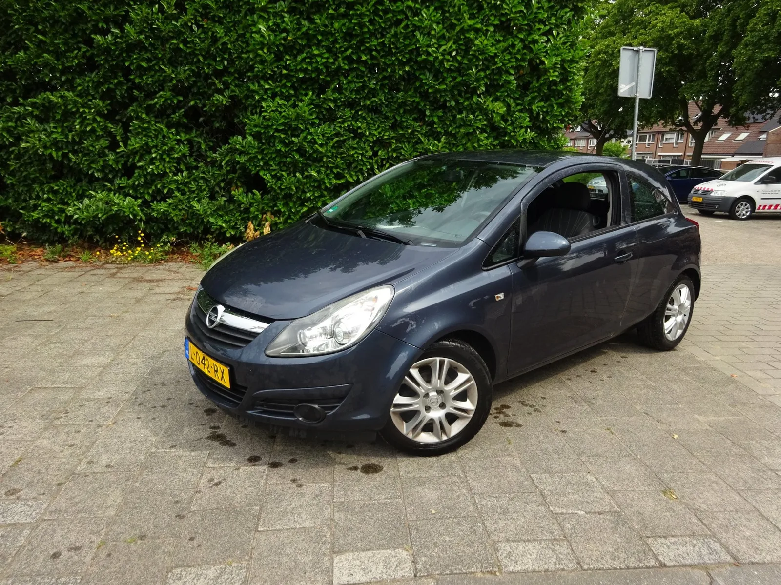 Opel Corsa (2008) — foto 1