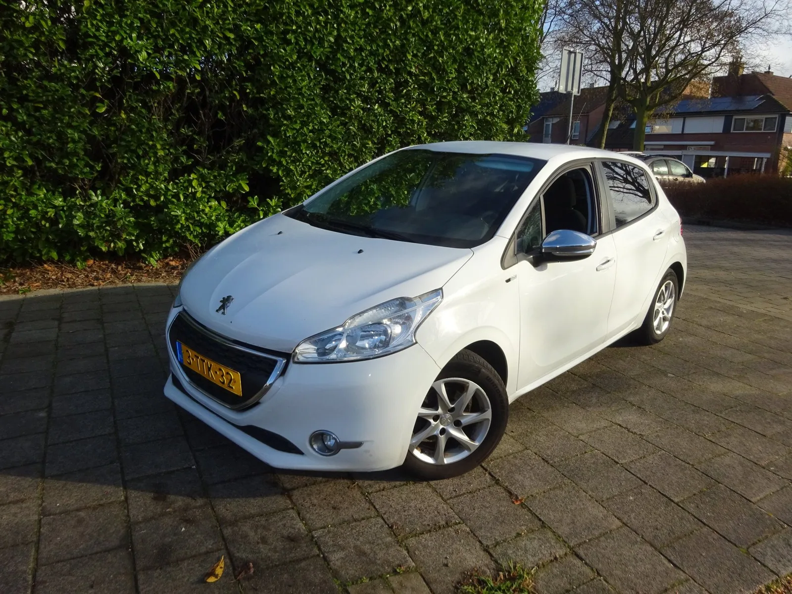 Peugeot 208 (2014) — foto 1