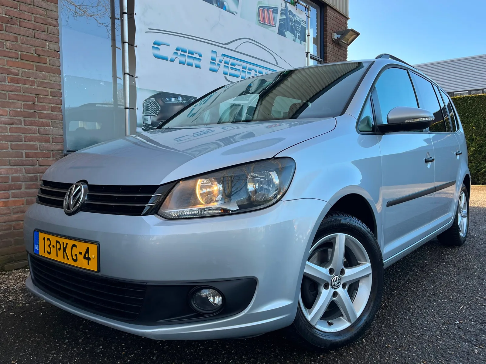 Volkswagen Touran (2011) — foto 1