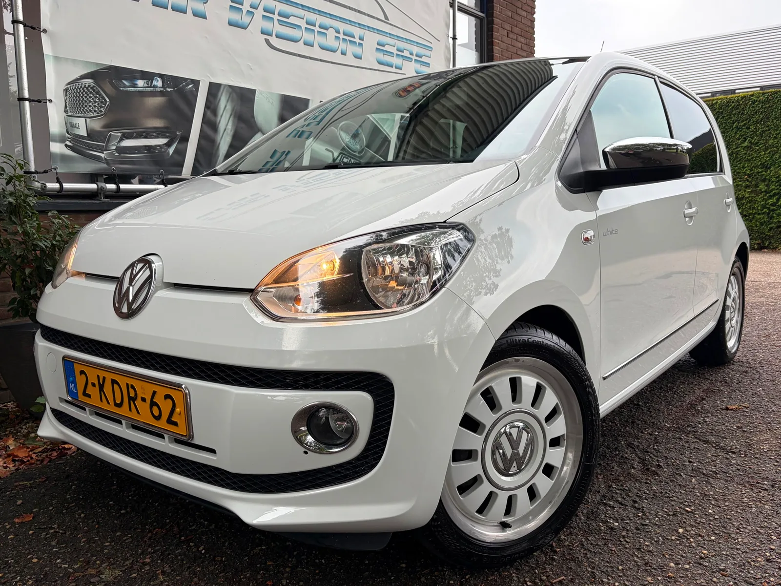 Volkswagen Up! (2013) — foto 1