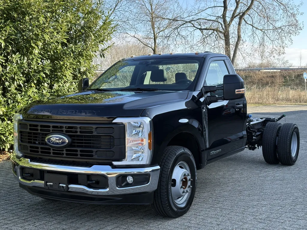 Ford F-350 (2025) — foto 1