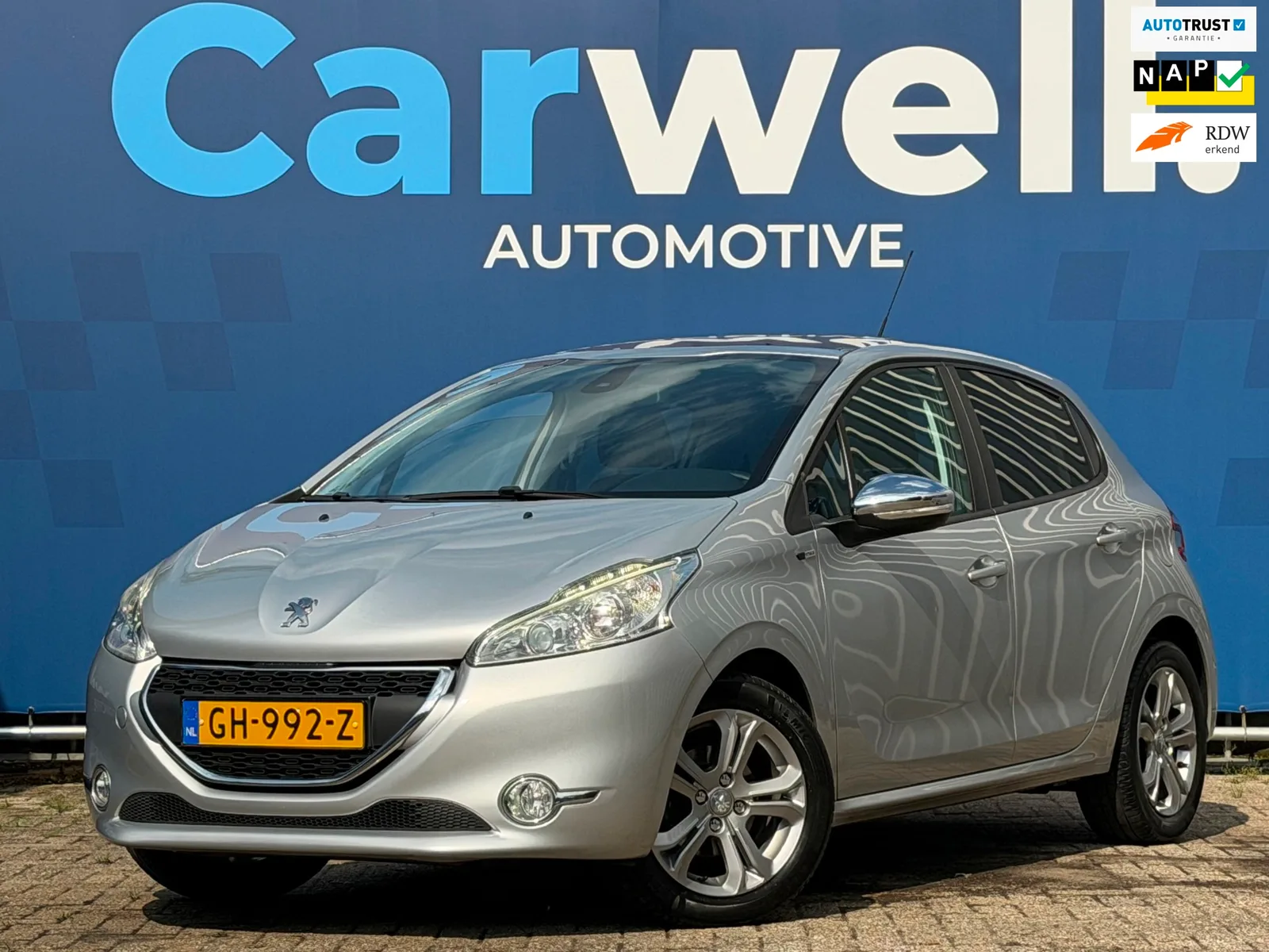 Peugeot 208 (2015) — foto 1