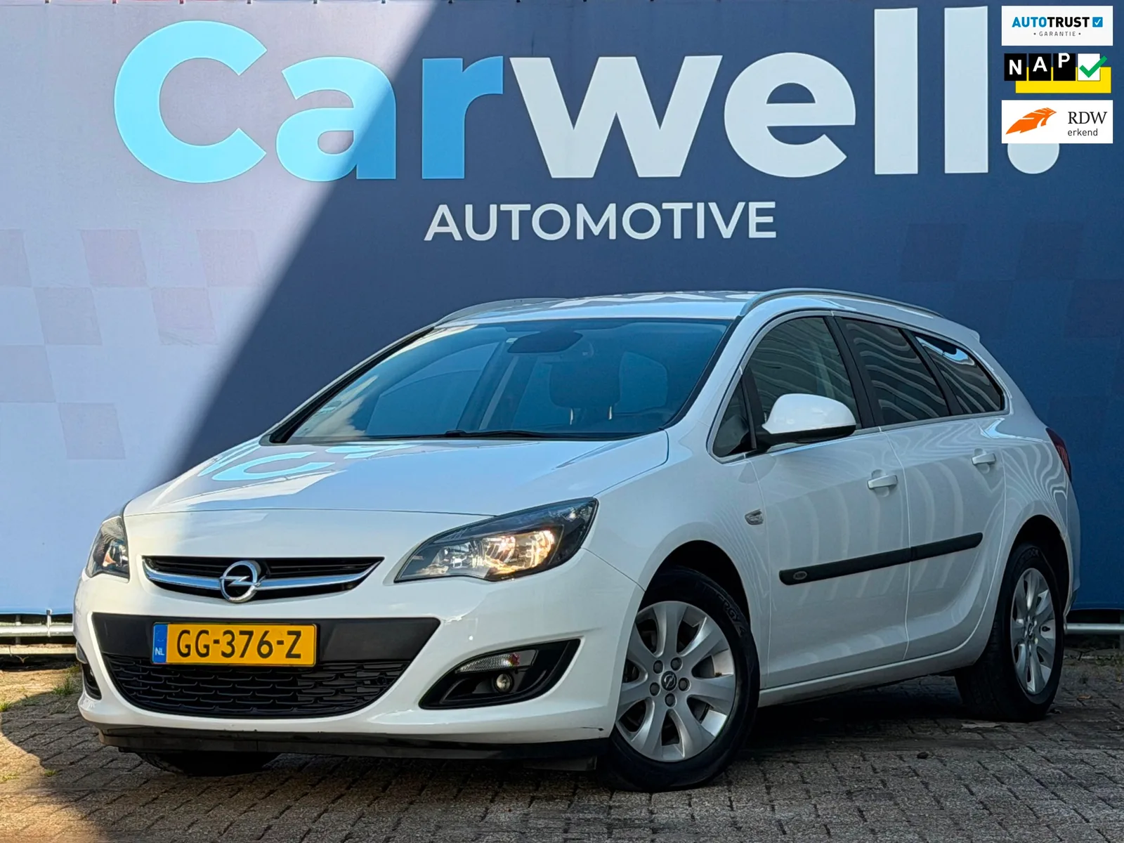 Opel Astra Sports Tourer (2015) — foto 1