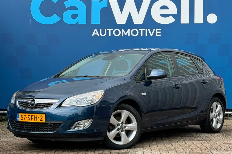 Opel Astra (2011)