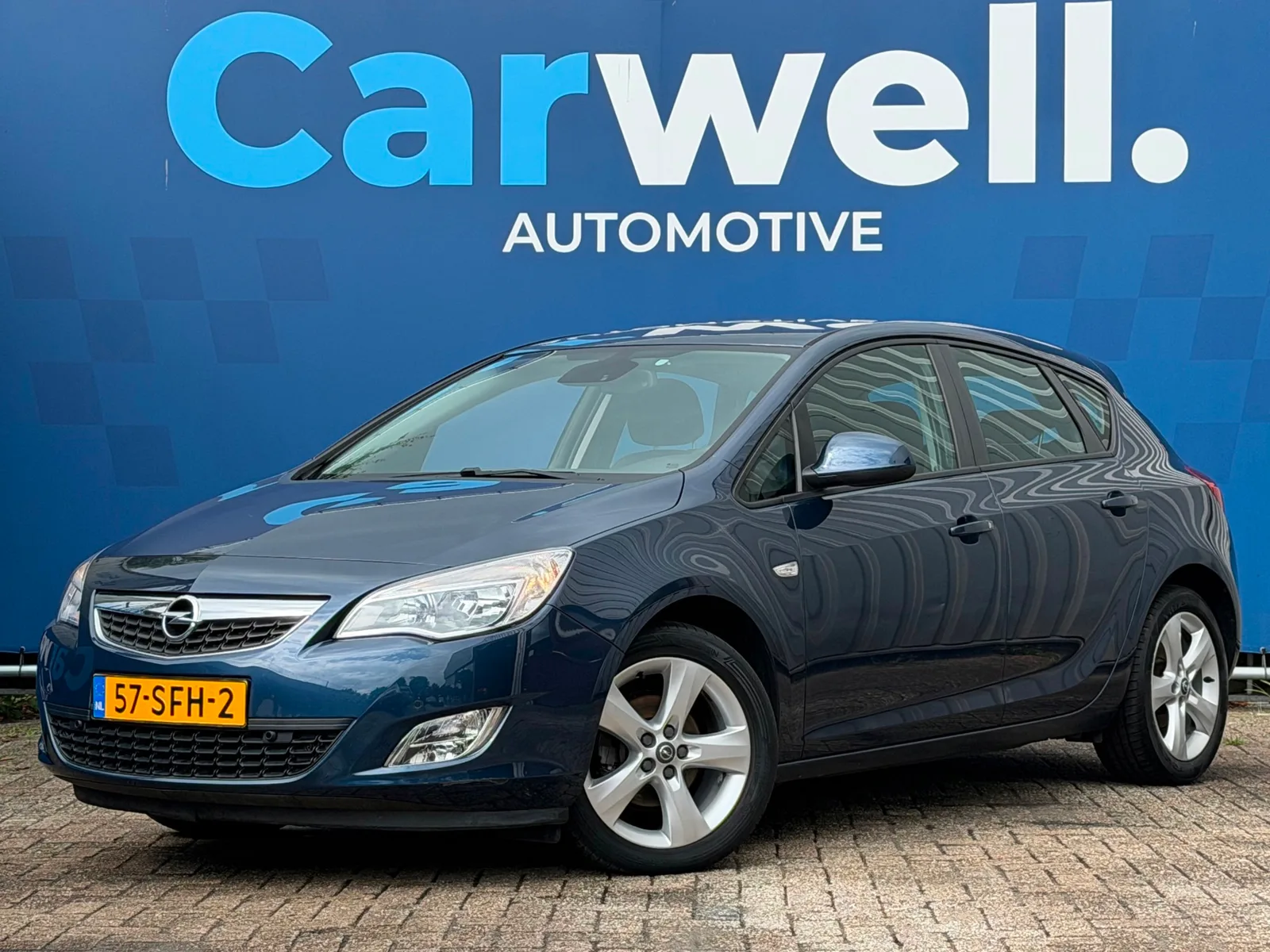 Opel Astra (2011) — foto 1