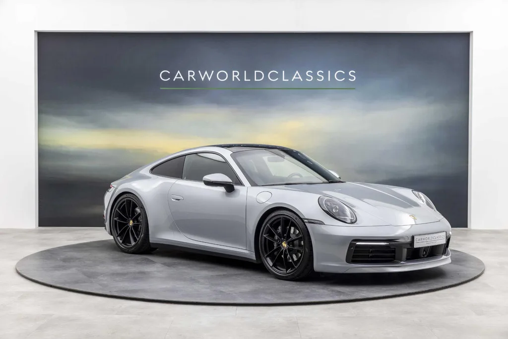 Porsche 911 (2021) — foto 1