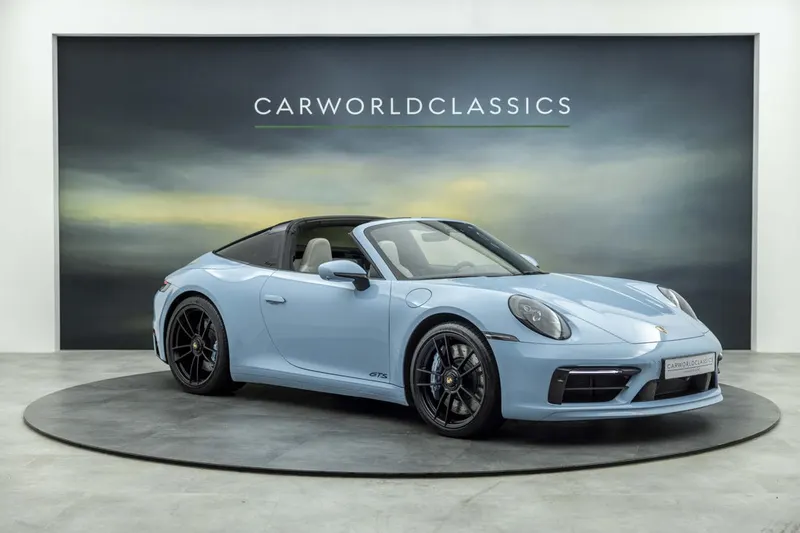 Porsche 911 (2023)