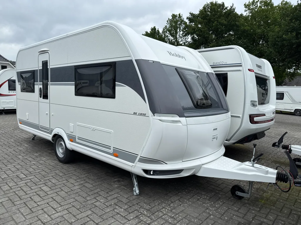 Hobby De Luxe (2026) — foto 1