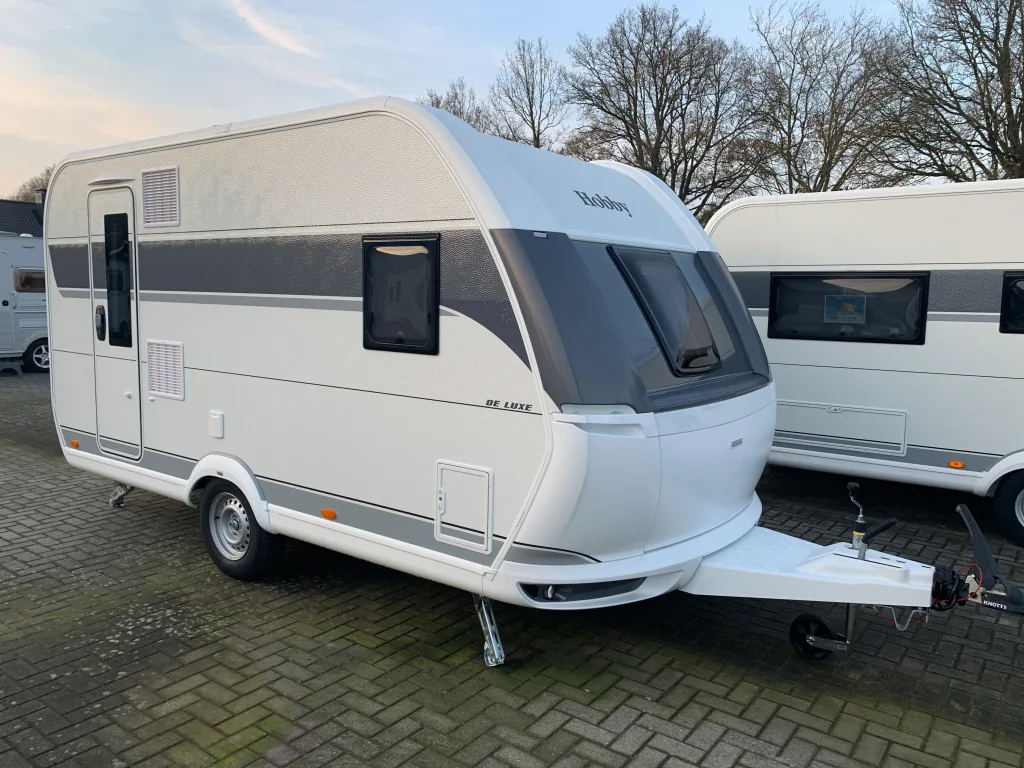Hobby De Luxe (2026) — foto 1