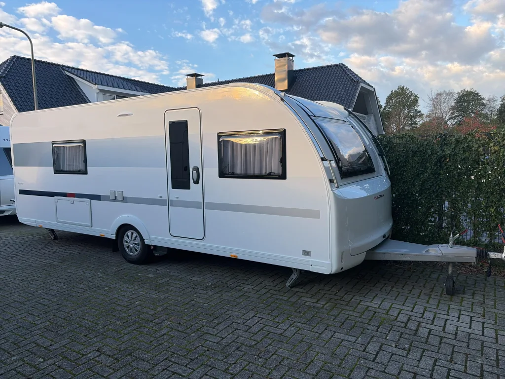 Adria Adora (2022) — foto 1