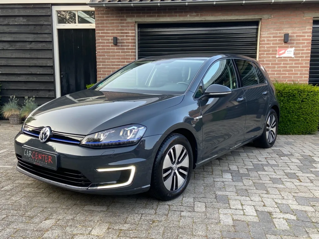 Volkswagen e-Golf (2017) — foto 1