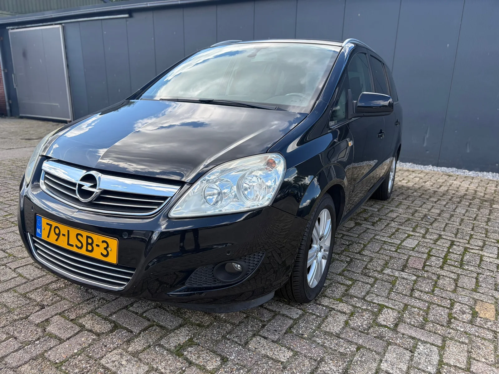 Opel Zafira (2010) — foto 1