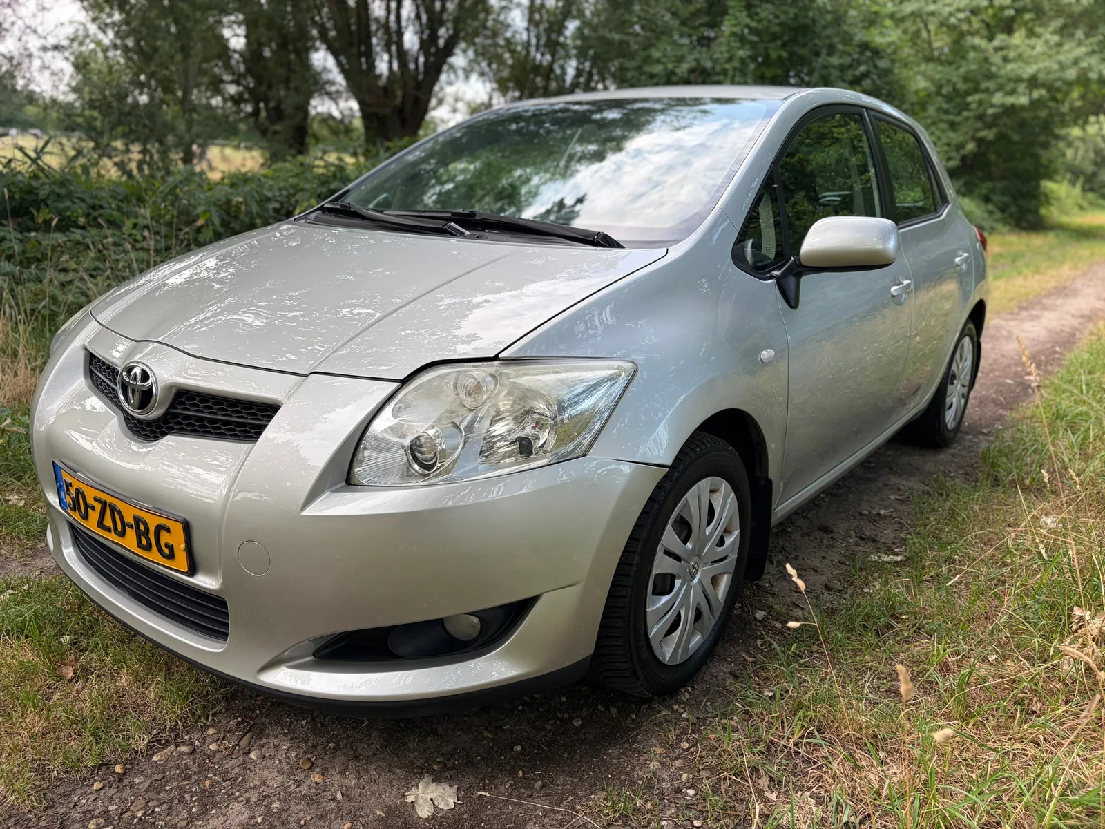 Toyota Auris (2008) — foto 1