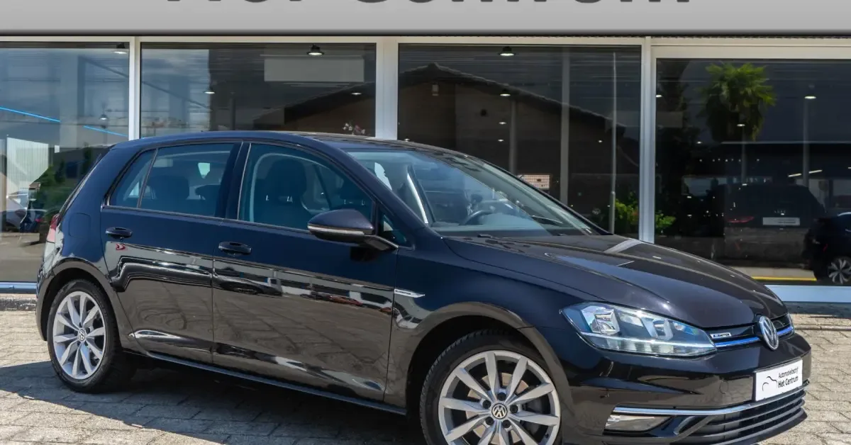 Volkswagen Golf (2019) — foto 1