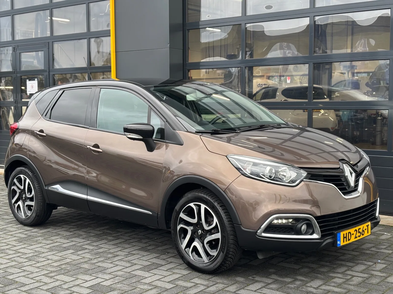 Renault Captur (2015) — foto 1