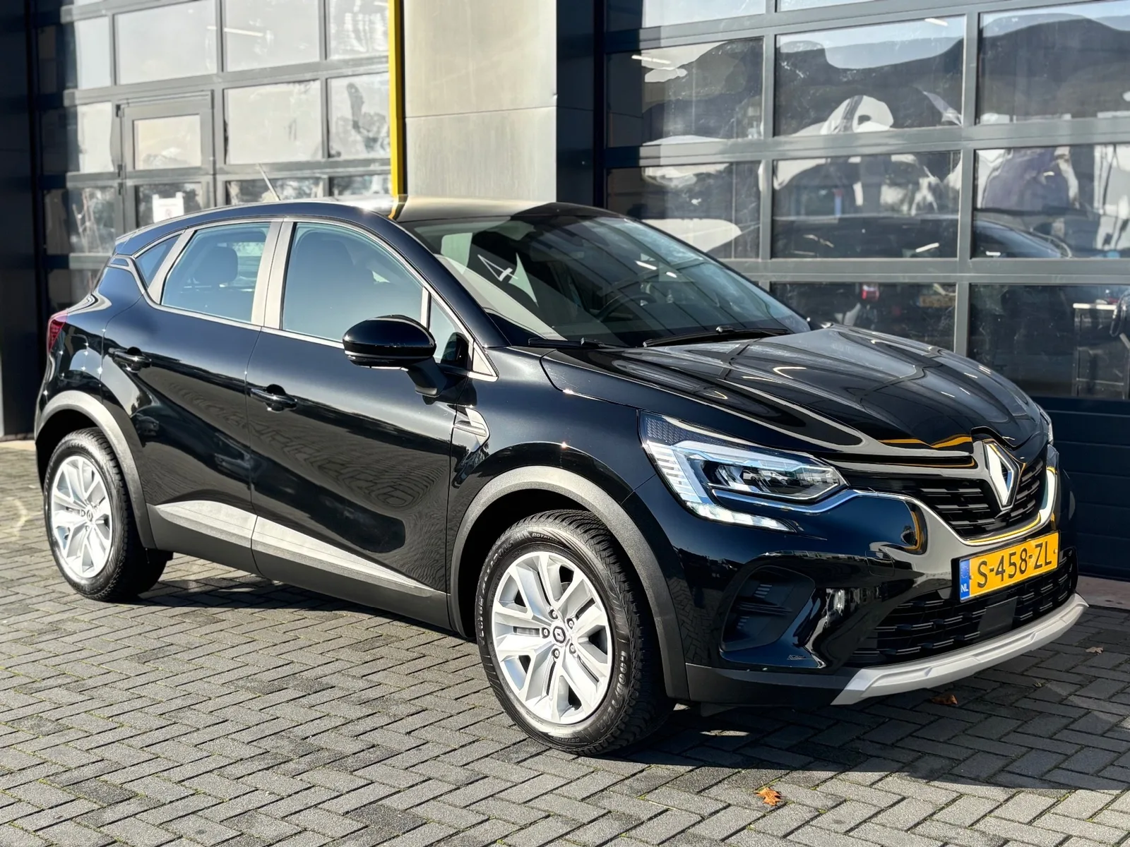 Renault Captur (2023) — foto 1