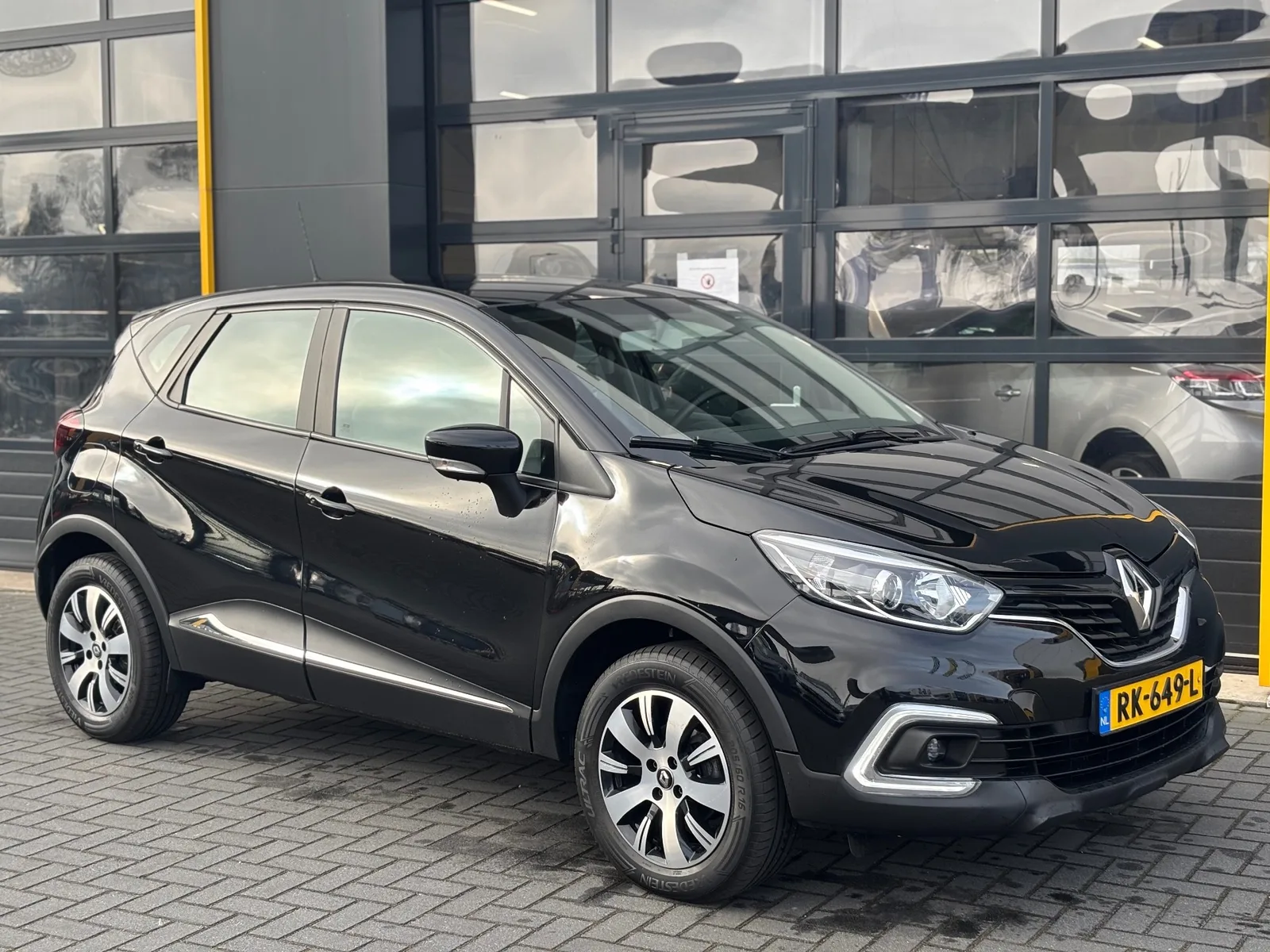 Renault Captur (2017) — foto 1