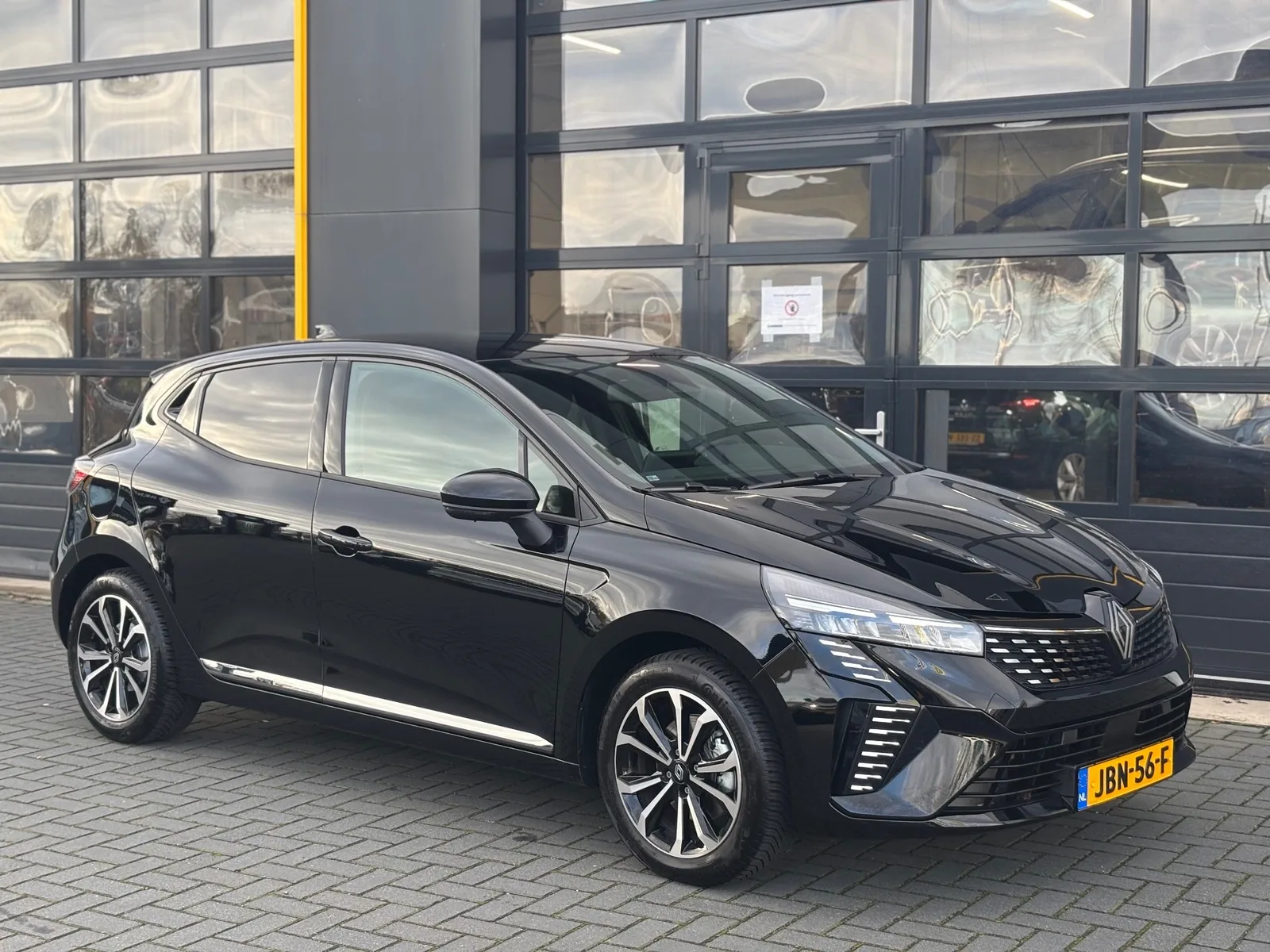 Renault Clio (2025) — foto 1
