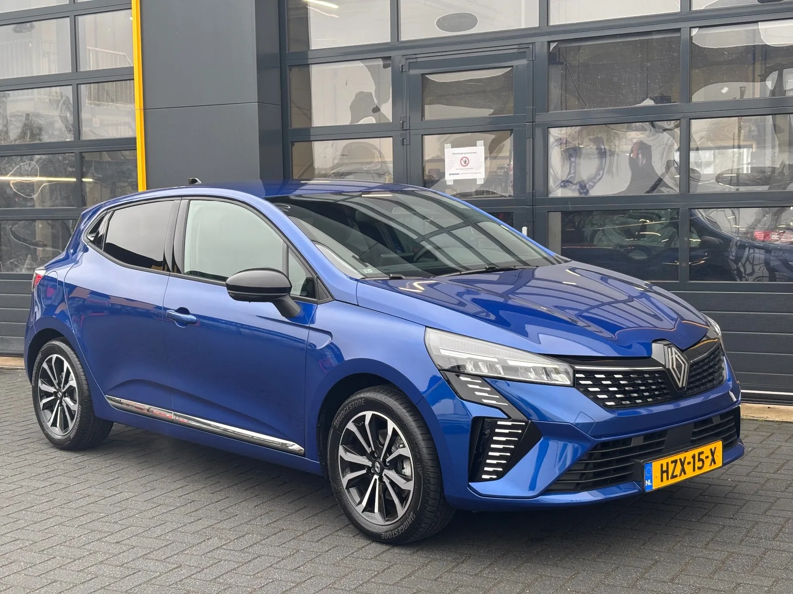 Renault Clio (2025) — foto 1