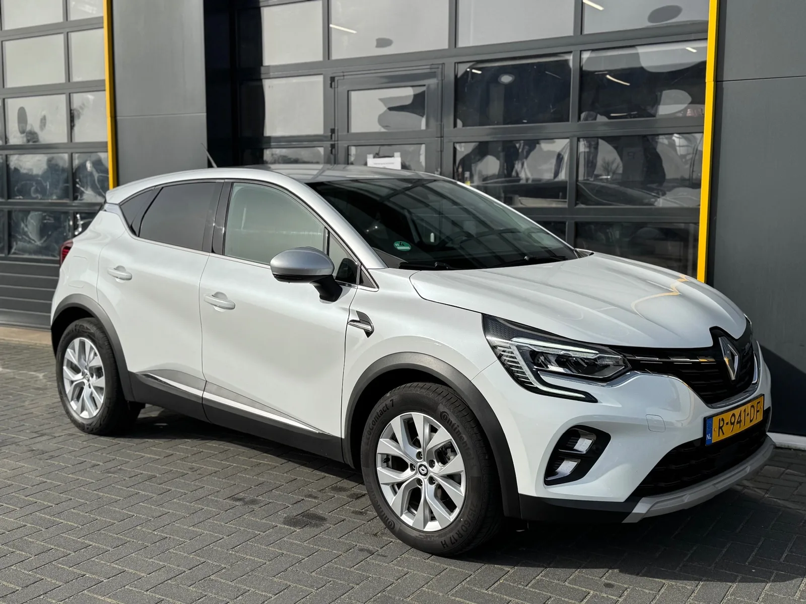 Renault Captur (2022) — foto 1