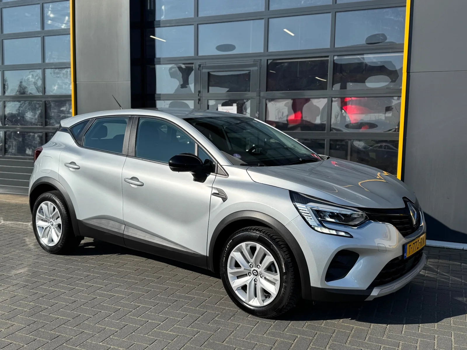 Renault Captur (2023) — foto 1