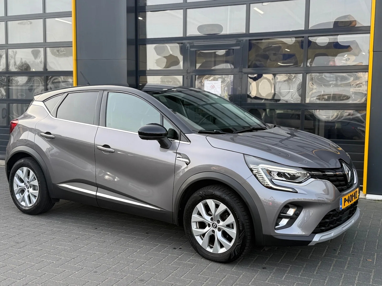 Renault Captur (2022) — foto 1