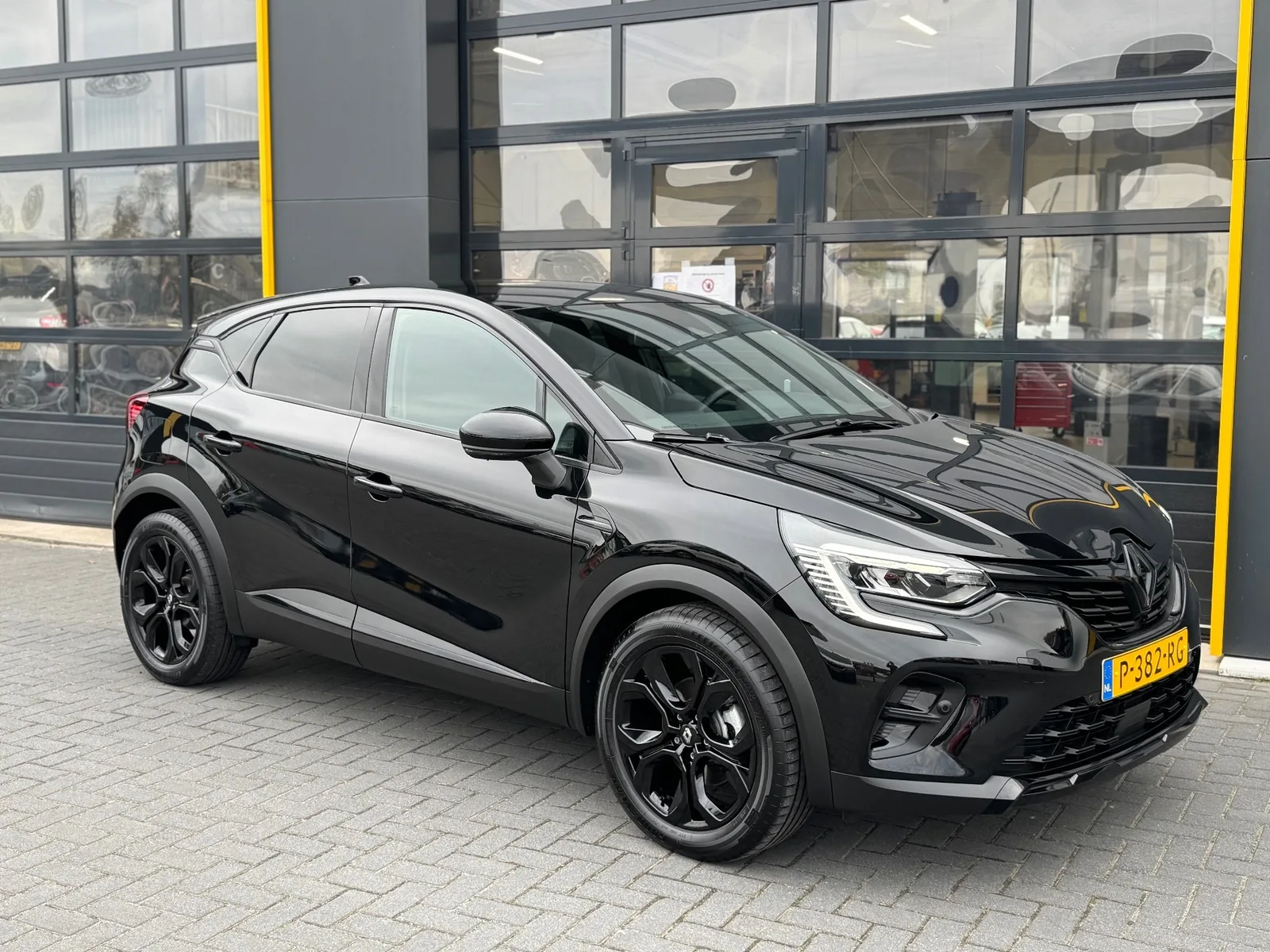 Renault Captur (2022) — foto 1