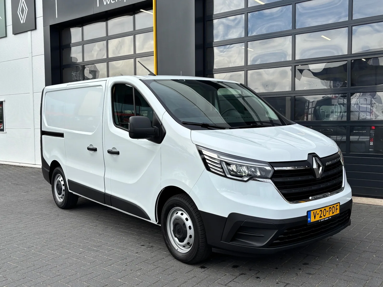 Renault Trafic (2024) — foto 1