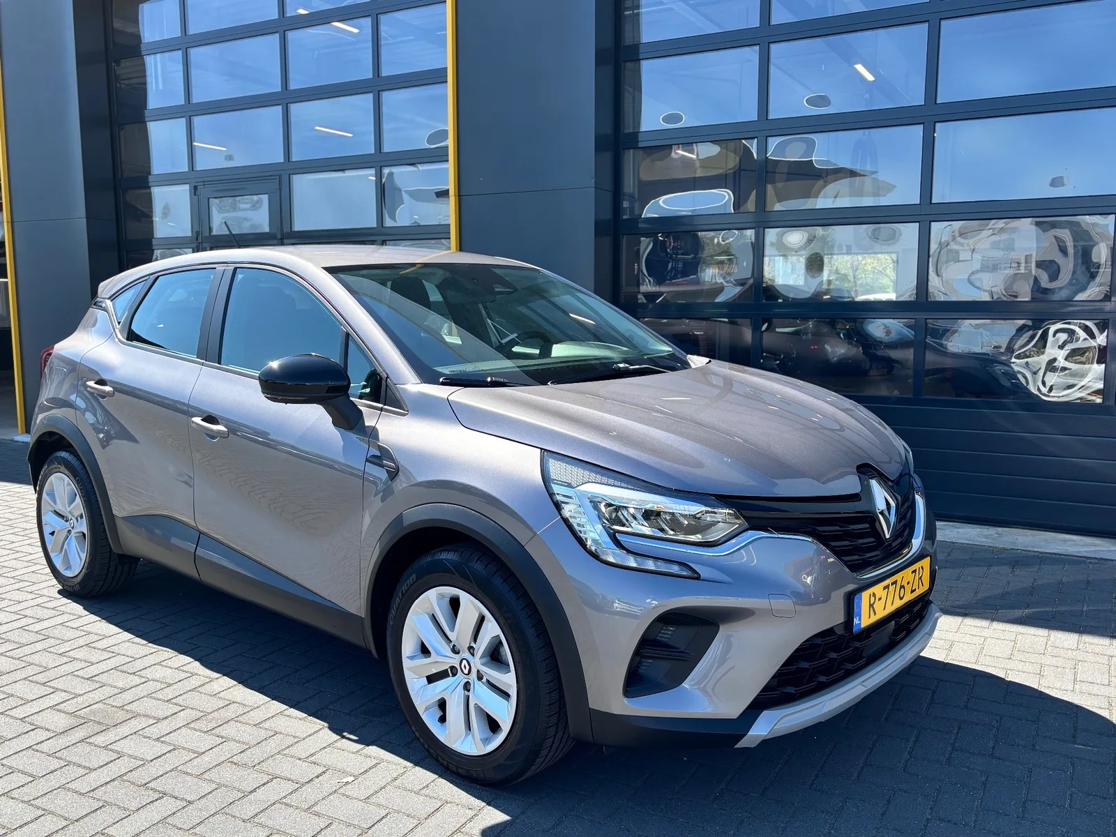 Renault Captur (2023) — foto 1