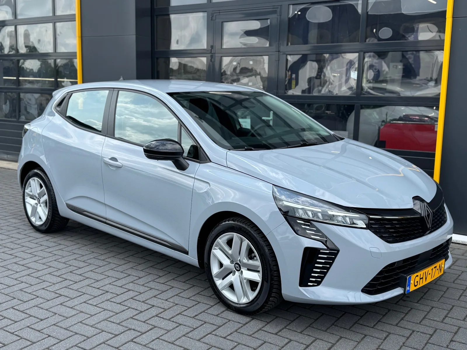 Renault Clio (2024) — foto 1