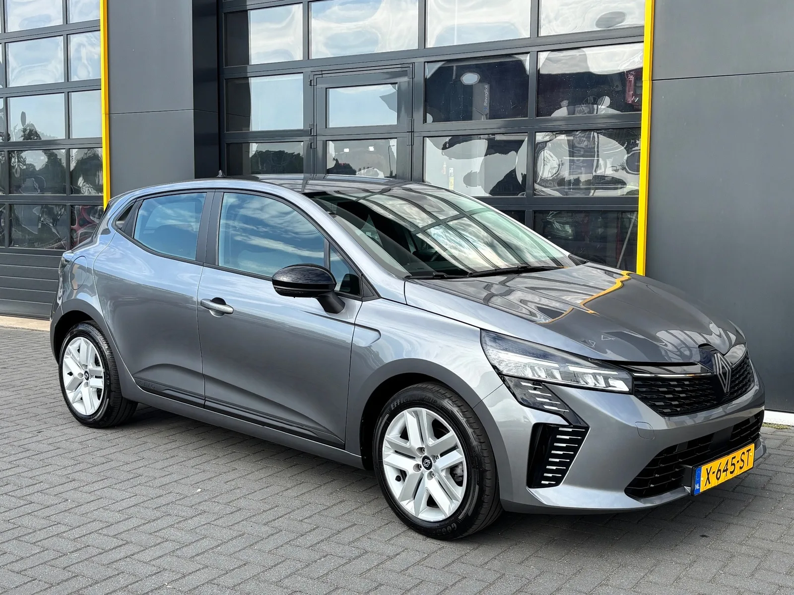 Renault Clio (2024) — foto 1