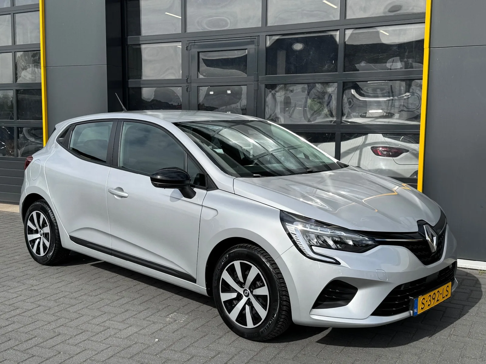 Renault Clio (2023) — foto 1