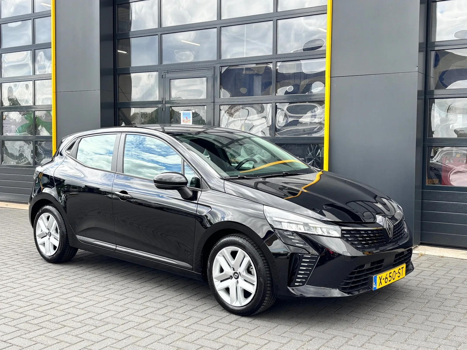 Renault Clio (2024) — foto 1