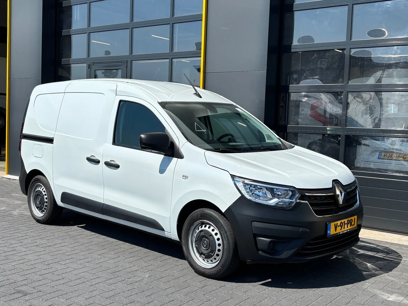 Renault EXPRESS (2023) — foto 1