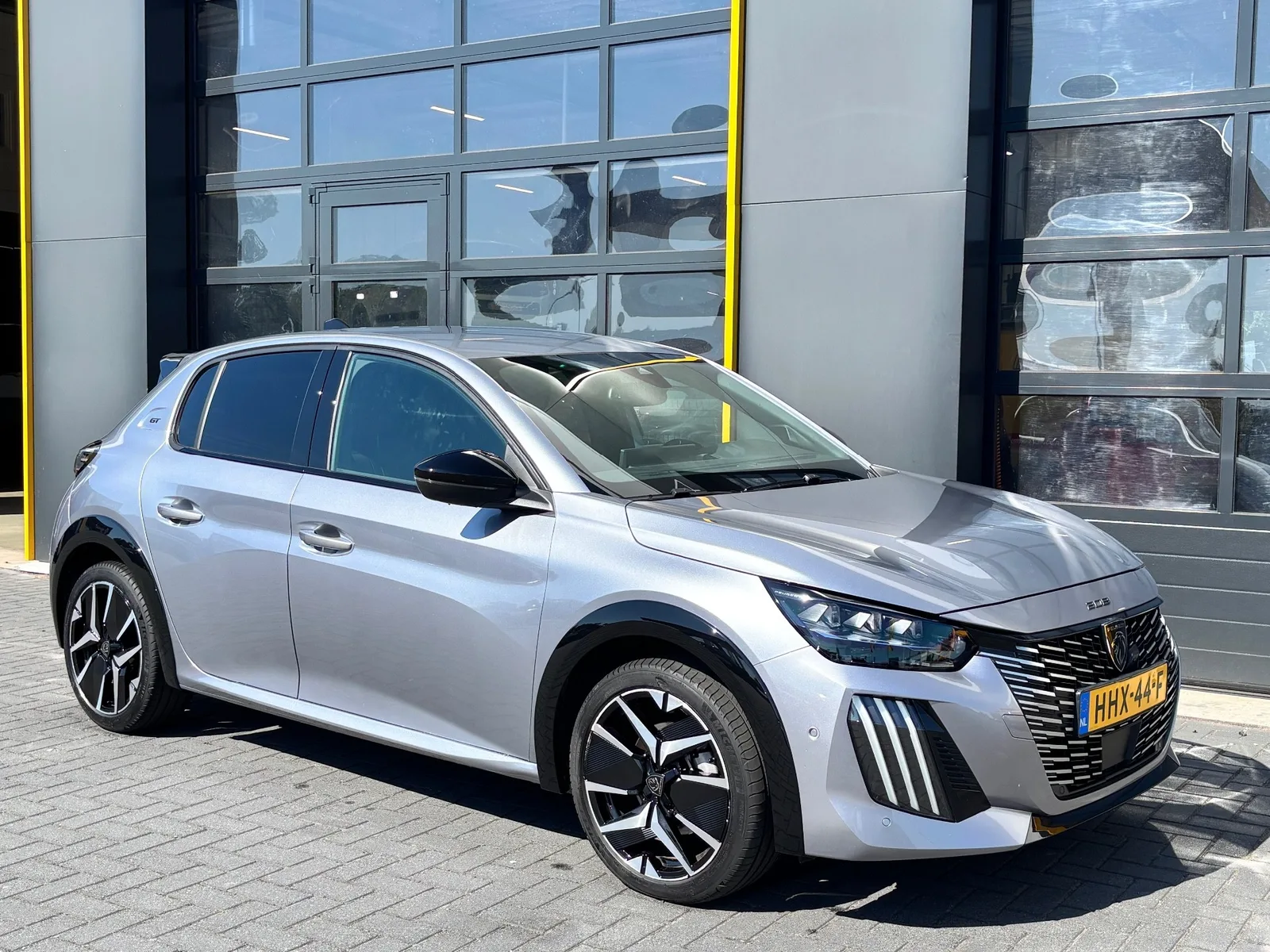 Peugeot 208 (2025) — foto 1