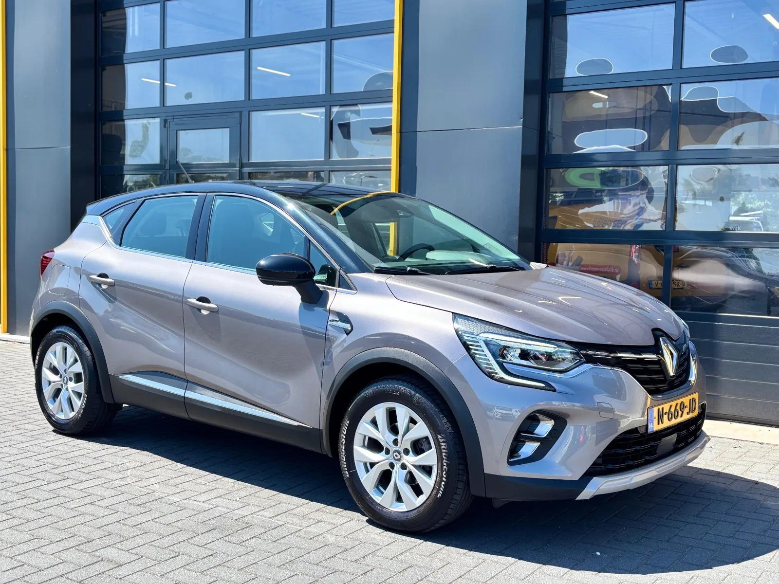 Renault Captur (2021) — foto 1