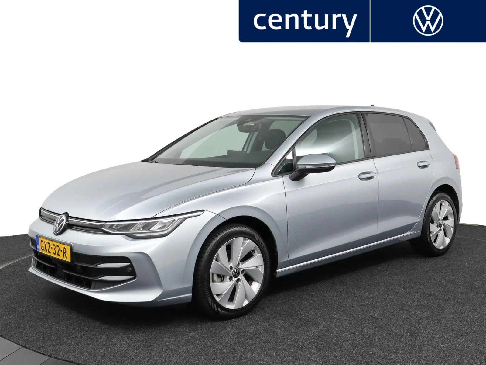 Volkswagen Golf (2024) — foto 1