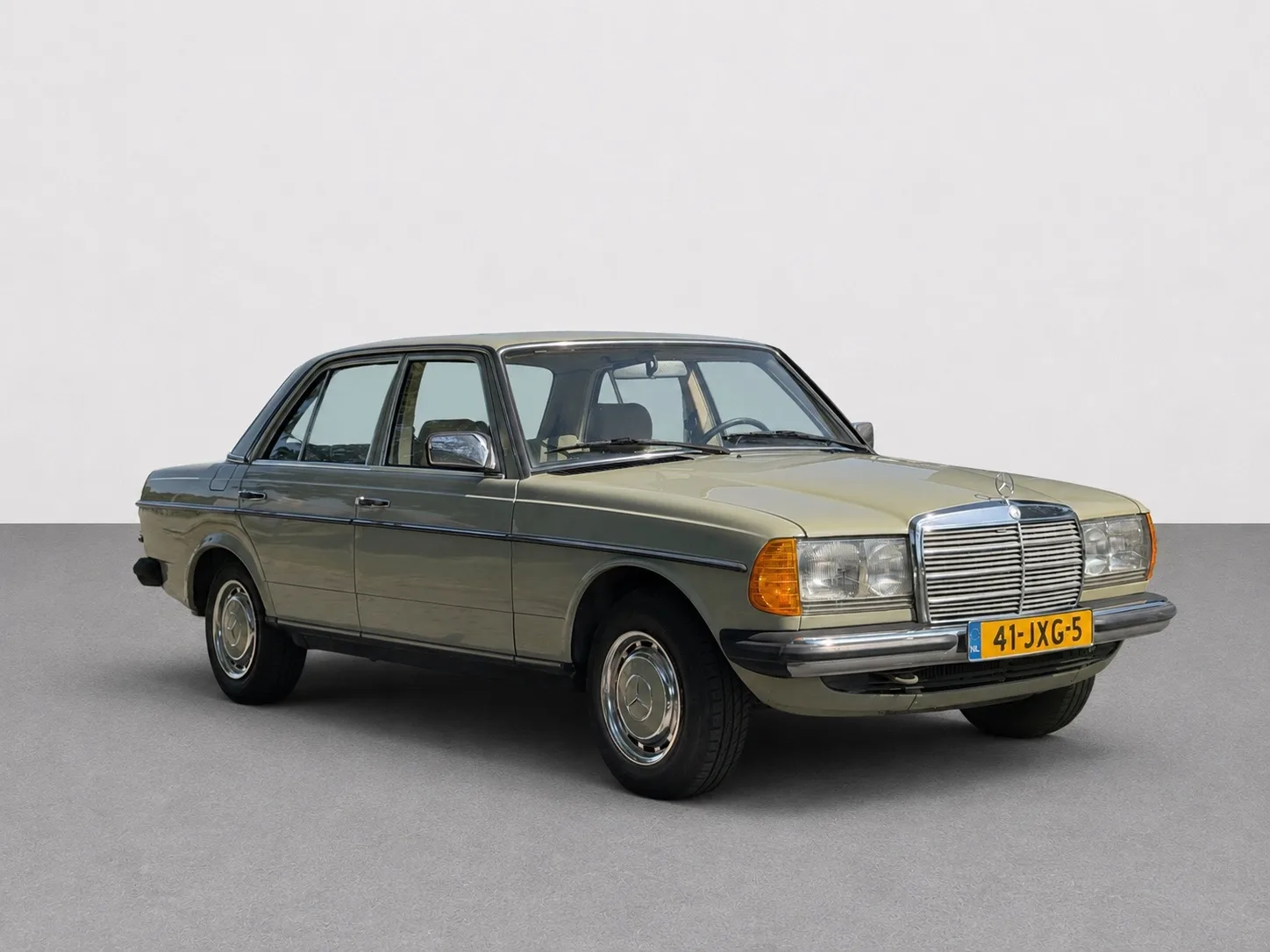 Mercedes-Benz 200-500 (1984) — foto 1