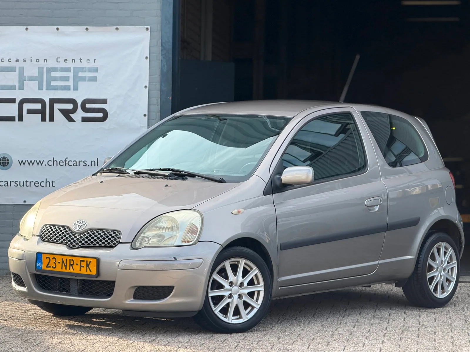 Toyota Yaris (2004) — foto 1