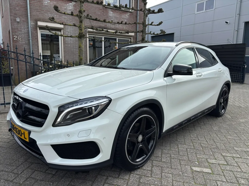 Mercedes-Benz GLA (2016) — foto 1